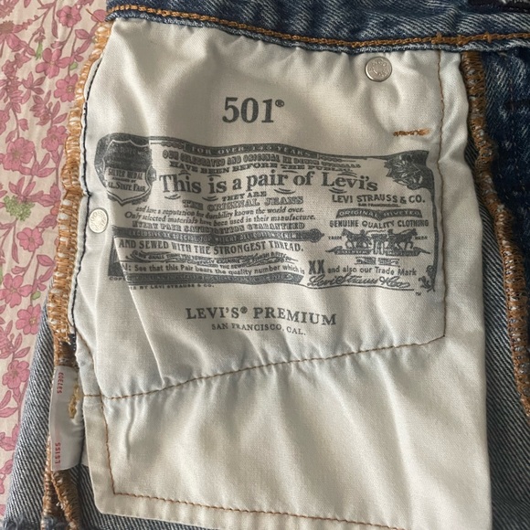 Levi’s 501 Cutoff Shorts - Picture 6 of 10